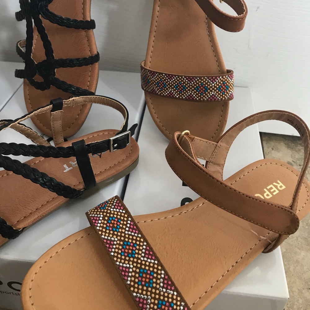 2 pairs of report sandals size 4